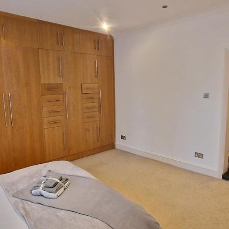 Appartement Action Packed Local 3Br 1 Mins Walk To Everything à Londres Extérieur photo