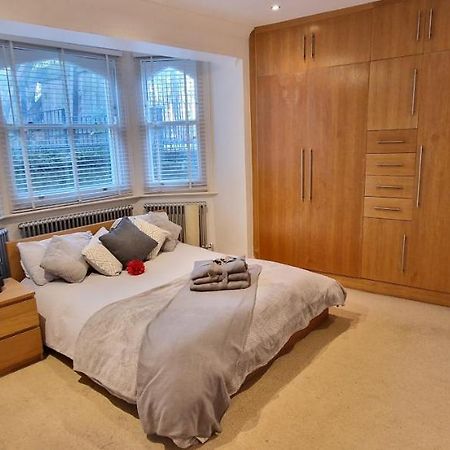 Appartement Action Packed Local 3Br 1 Mins Walk To Everything à Londres Extérieur photo