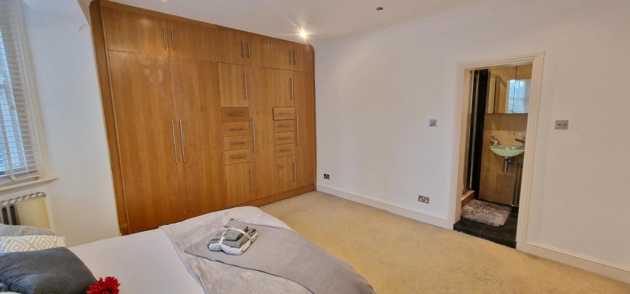 Appartement Action Packed Local 3Br 1 Mins Walk To Everything à Londres Extérieur photo