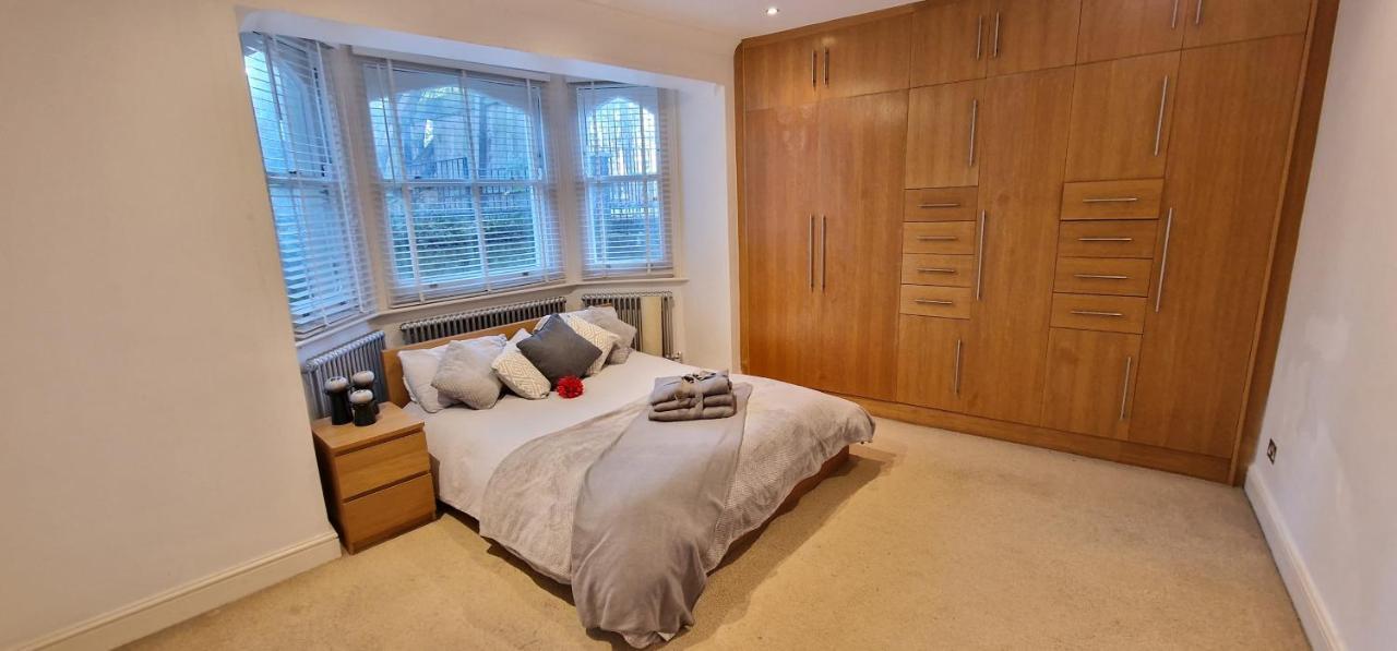 Appartement Action Packed Local 3Br 1 Mins Walk To Everything à Londres Extérieur photo