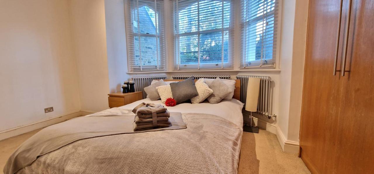 Appartement Action Packed Local 3Br 1 Mins Walk To Everything à Londres Extérieur photo