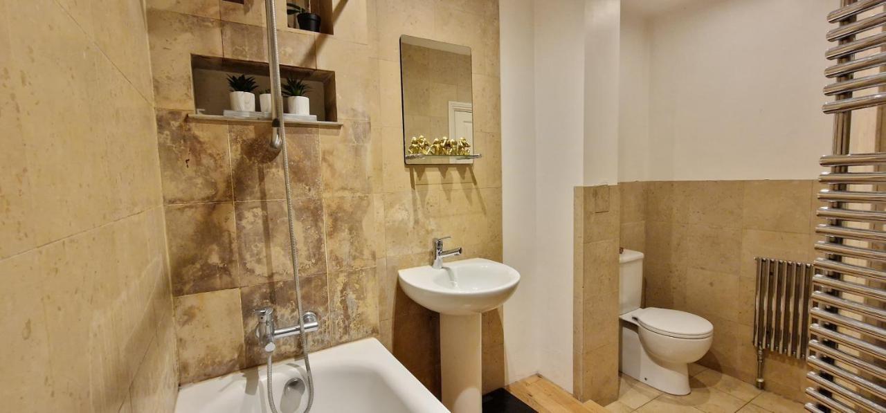 Appartement Action Packed Local 3Br 1 Mins Walk To Everything à Londres Extérieur photo