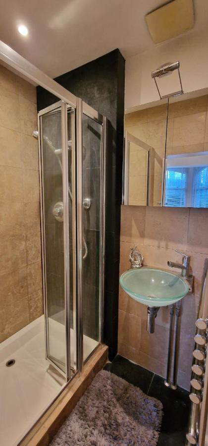 Appartement Action Packed Local 3Br 1 Mins Walk To Everything à Londres Extérieur photo