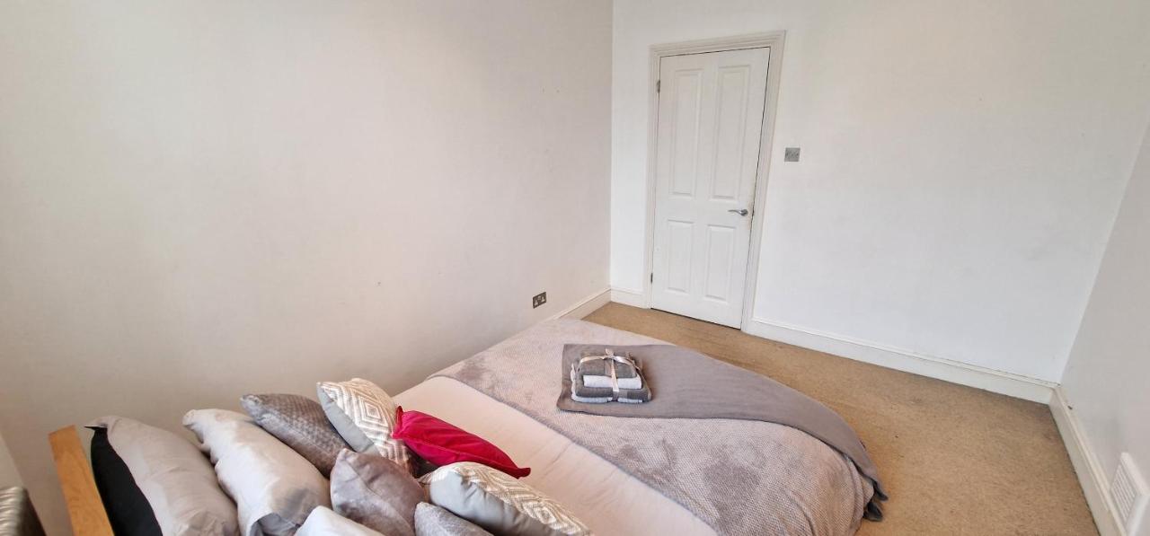 Appartement Action Packed Local 3Br 1 Mins Walk To Everything à Londres Extérieur photo